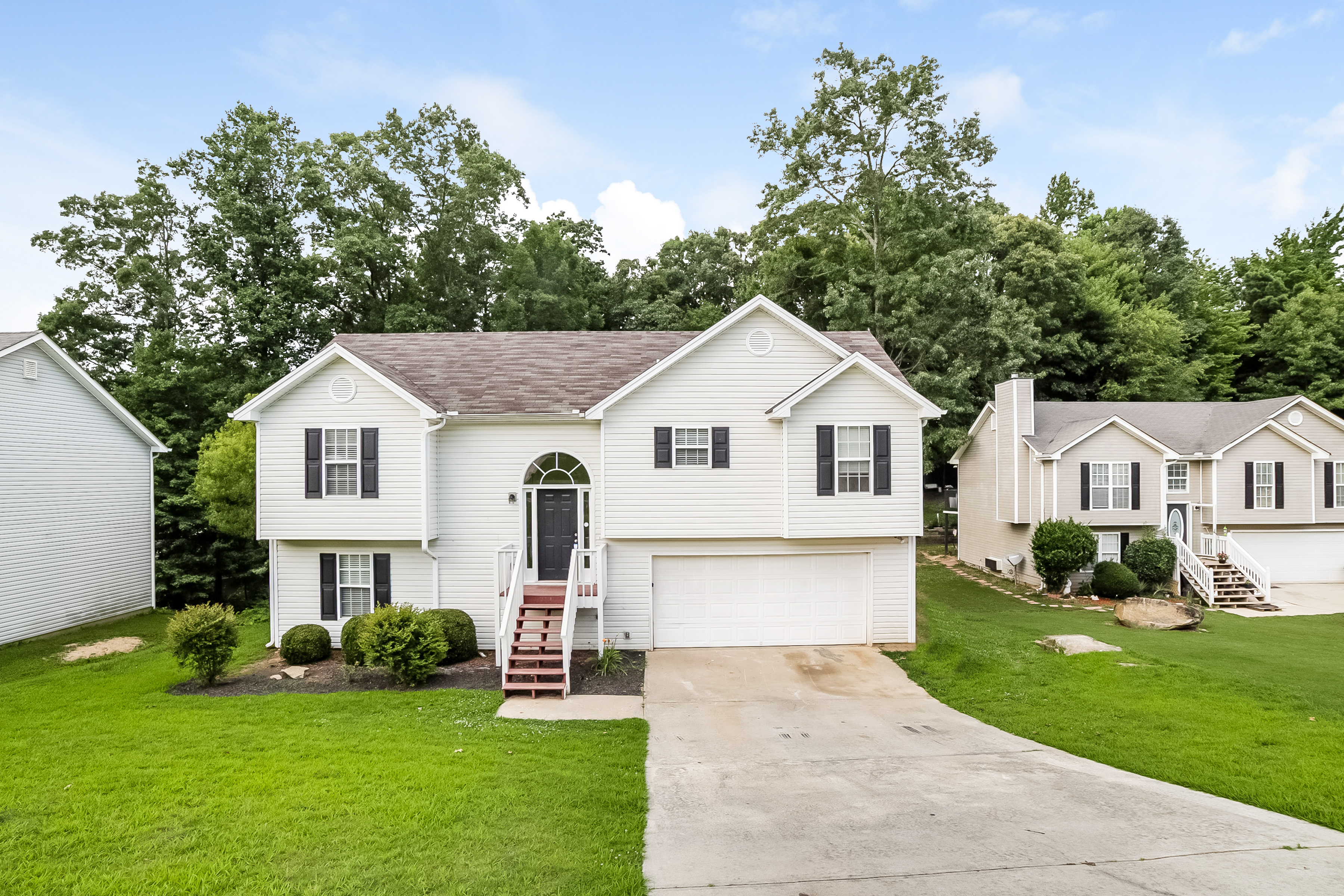 3848 Valley Creek Dr Flowery Branch, GA 30542